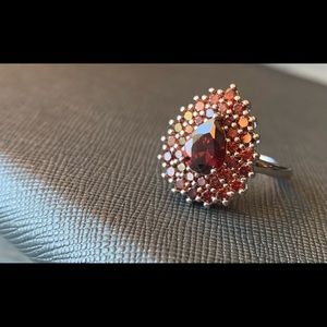 Beautiful silver 925 ring with garnets